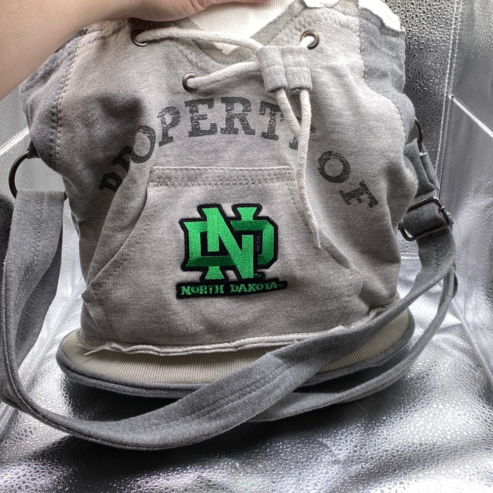 UND purse
